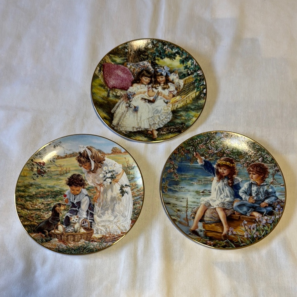 Decorative Collector Plates by Sandra Kuck